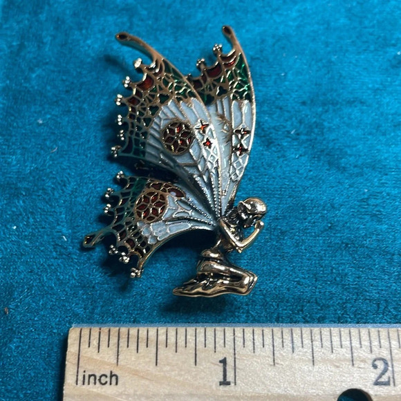 Fairy Brooch- Kneeling Praying Fae - Picture 4 of 5